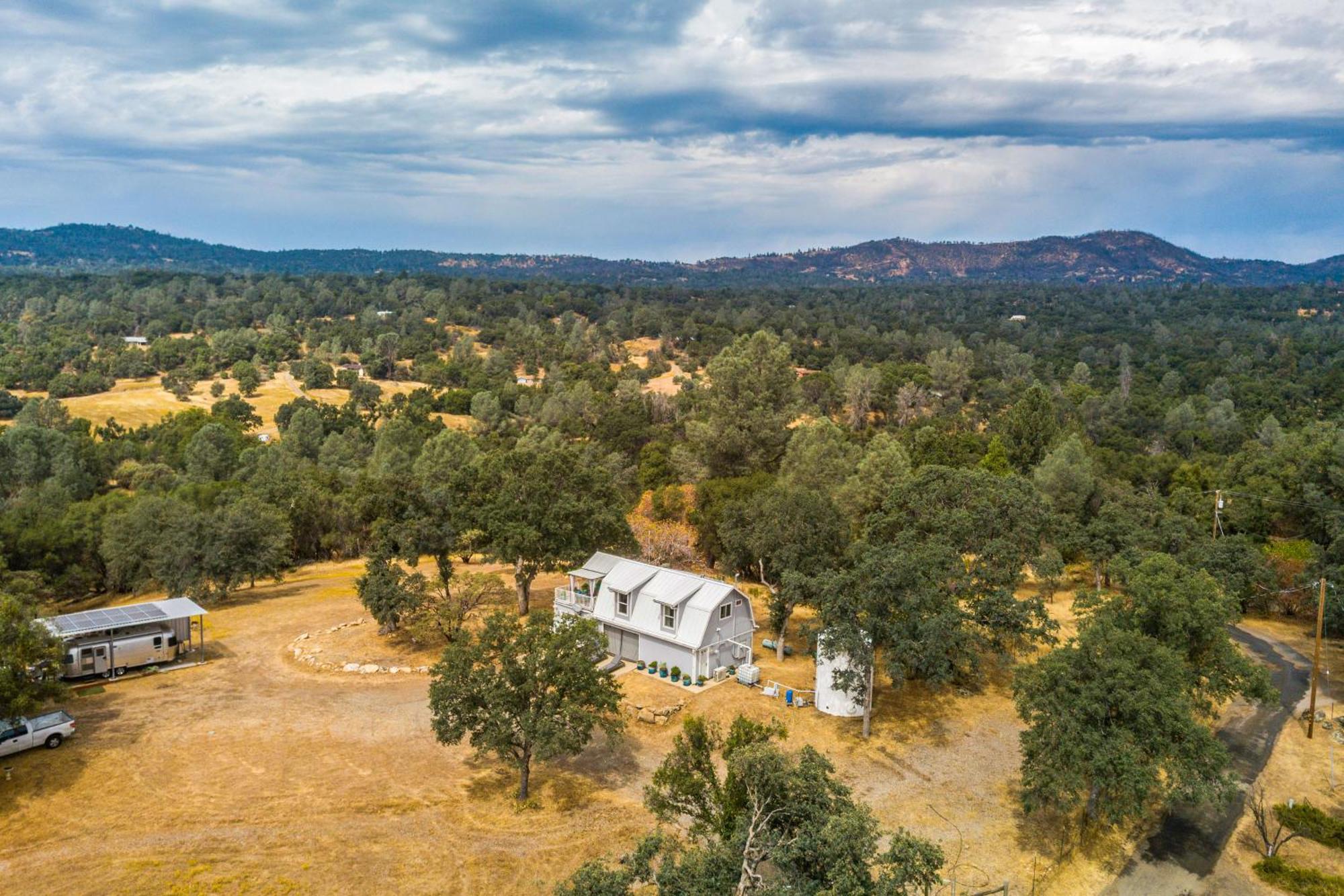 Mariposa Home Furnished Patio And Sierra Mtn Views Esterno foto